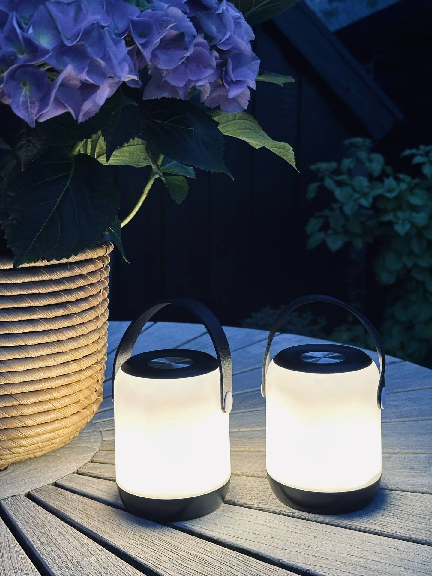 LED-touchlykta med stropp