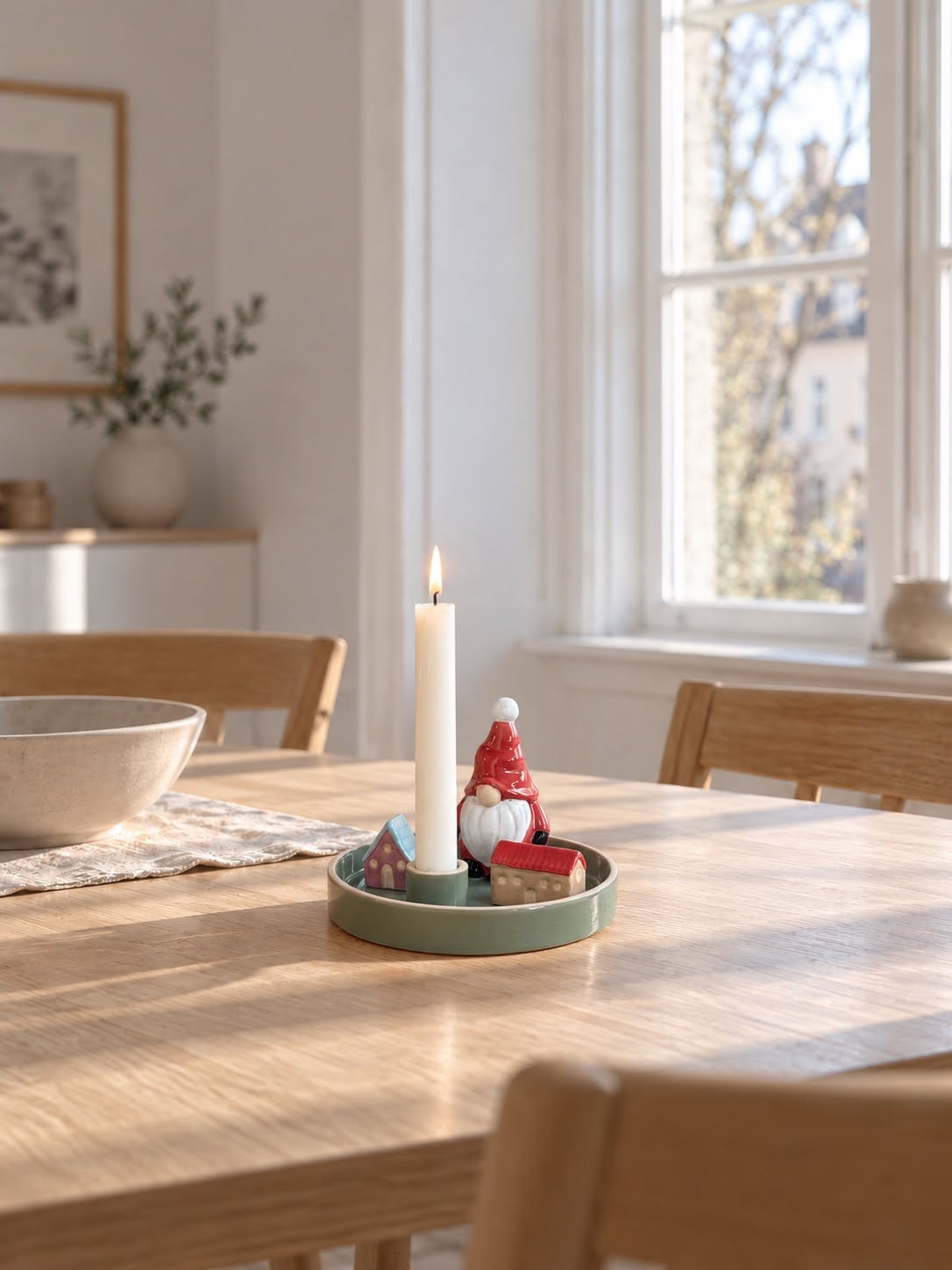 Ljusstake Tomte med hus – Stengods