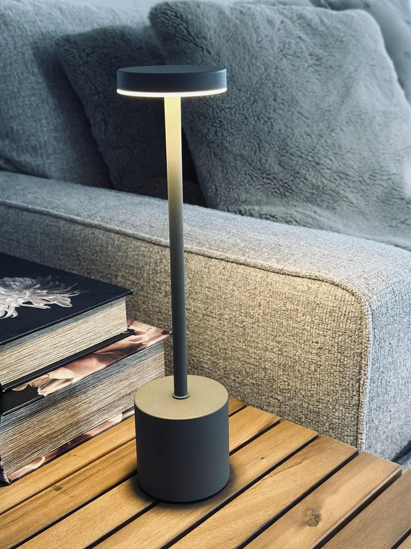 LED bordslampa KELLY Taupe - uppladdningsbar