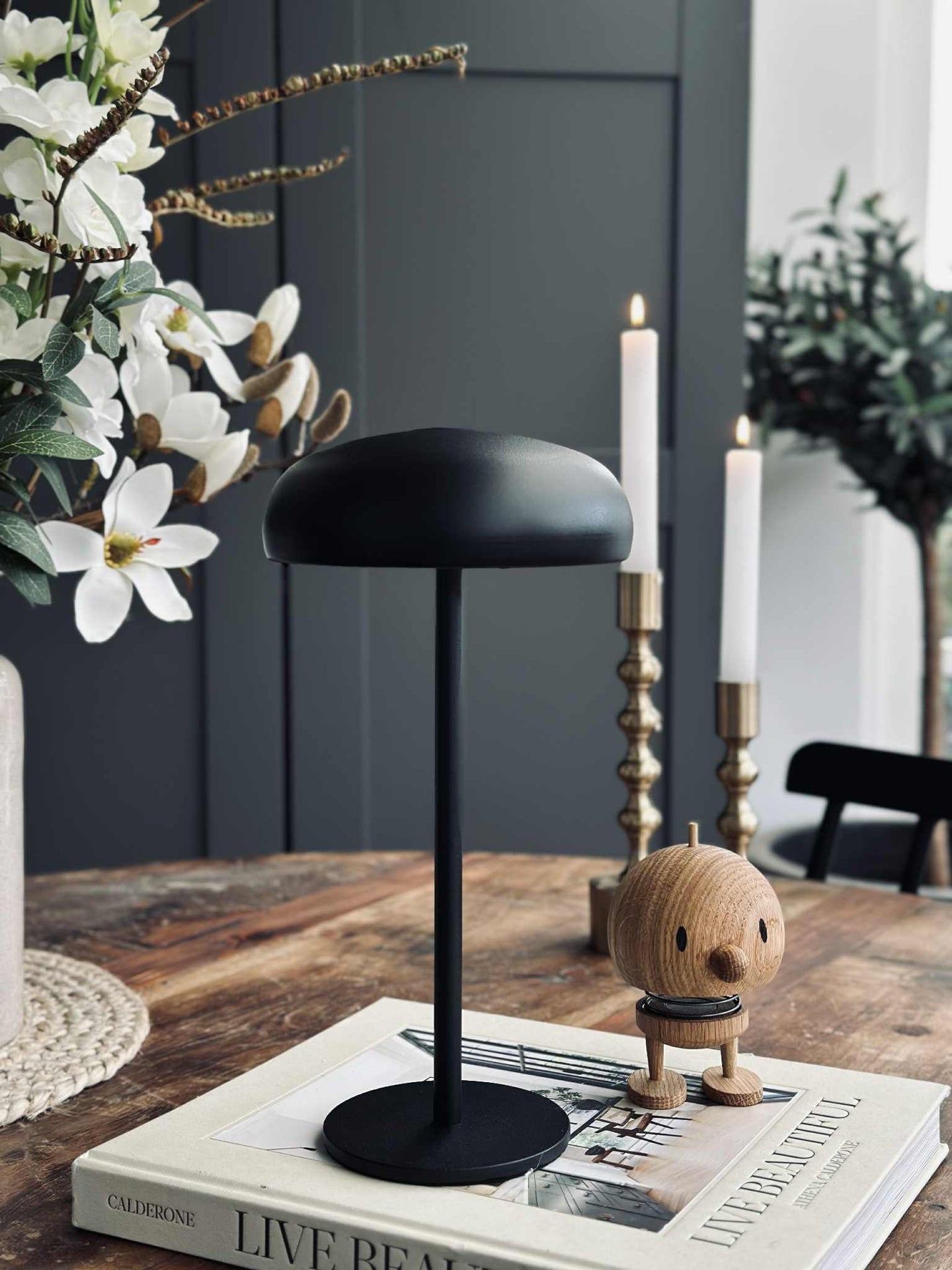 Isolde LED touch bordslampa. Svart/Beige