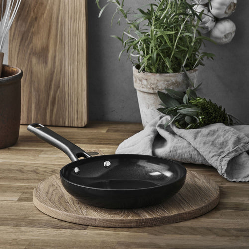 Stekpanna - 28 cm - Aluminium/keramisk beläggning