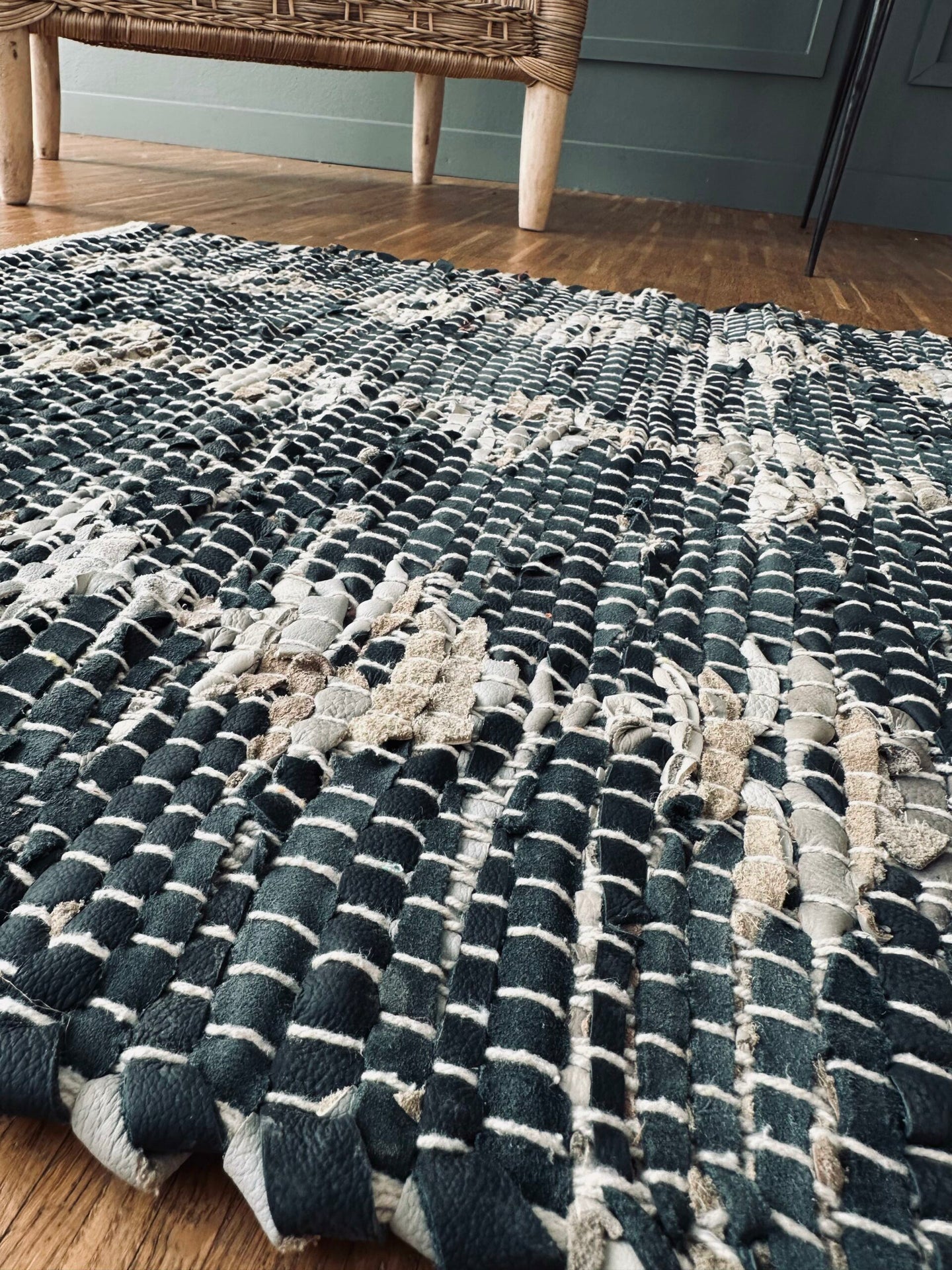 Golvmatta i flätat skinn – 60x90 cm