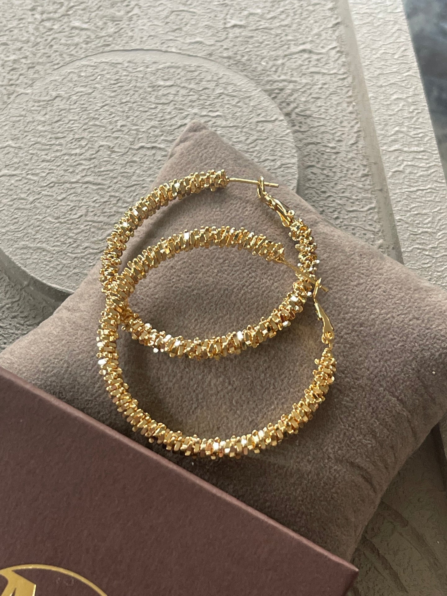 INA Hoops 18K guldpläterade örhängen