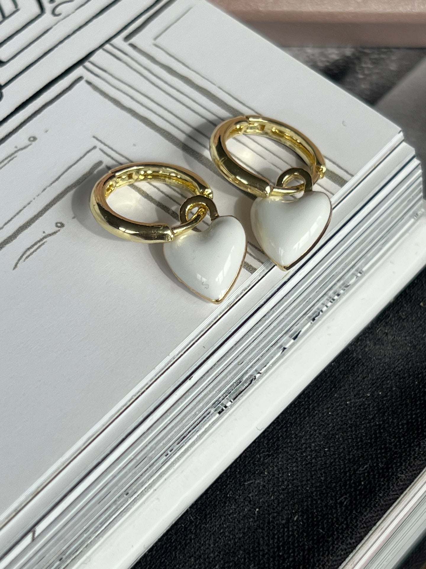 Örhängen Dina - förgyllda Off White