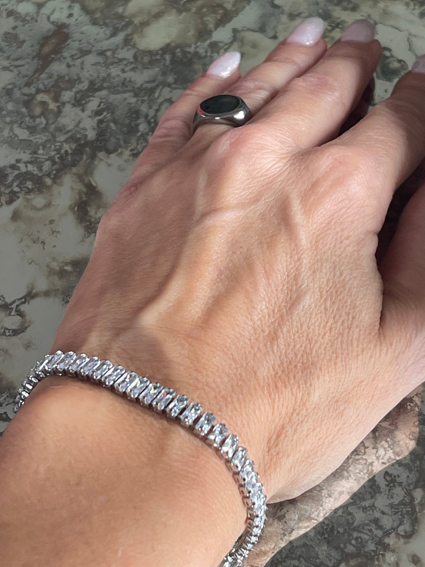 Tennisarmband Thelma med zirkoner - rhodiumpläterad
