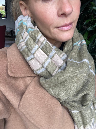 Sjal Sasha - Armégrön Rand