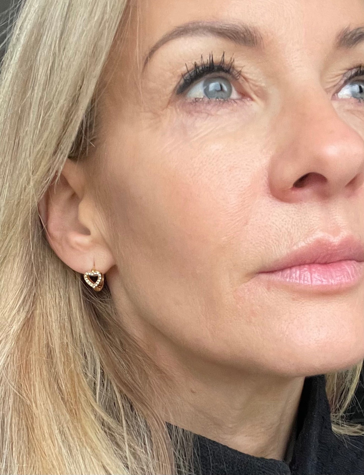 Örhängen VIELLA - förgyllda och besatta med zirkoner