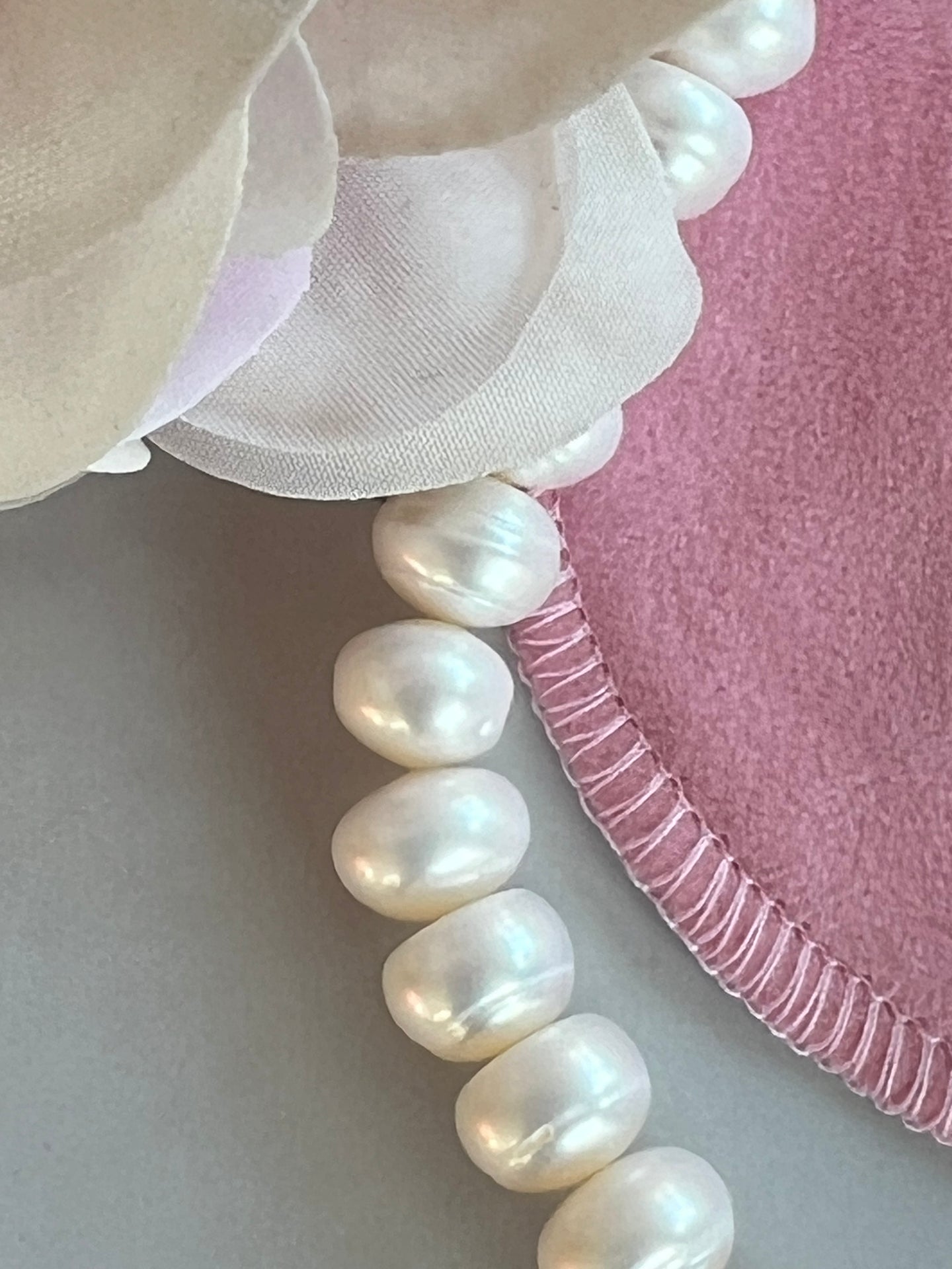 Halsband LIORA - Äkta sötvattenspärlor