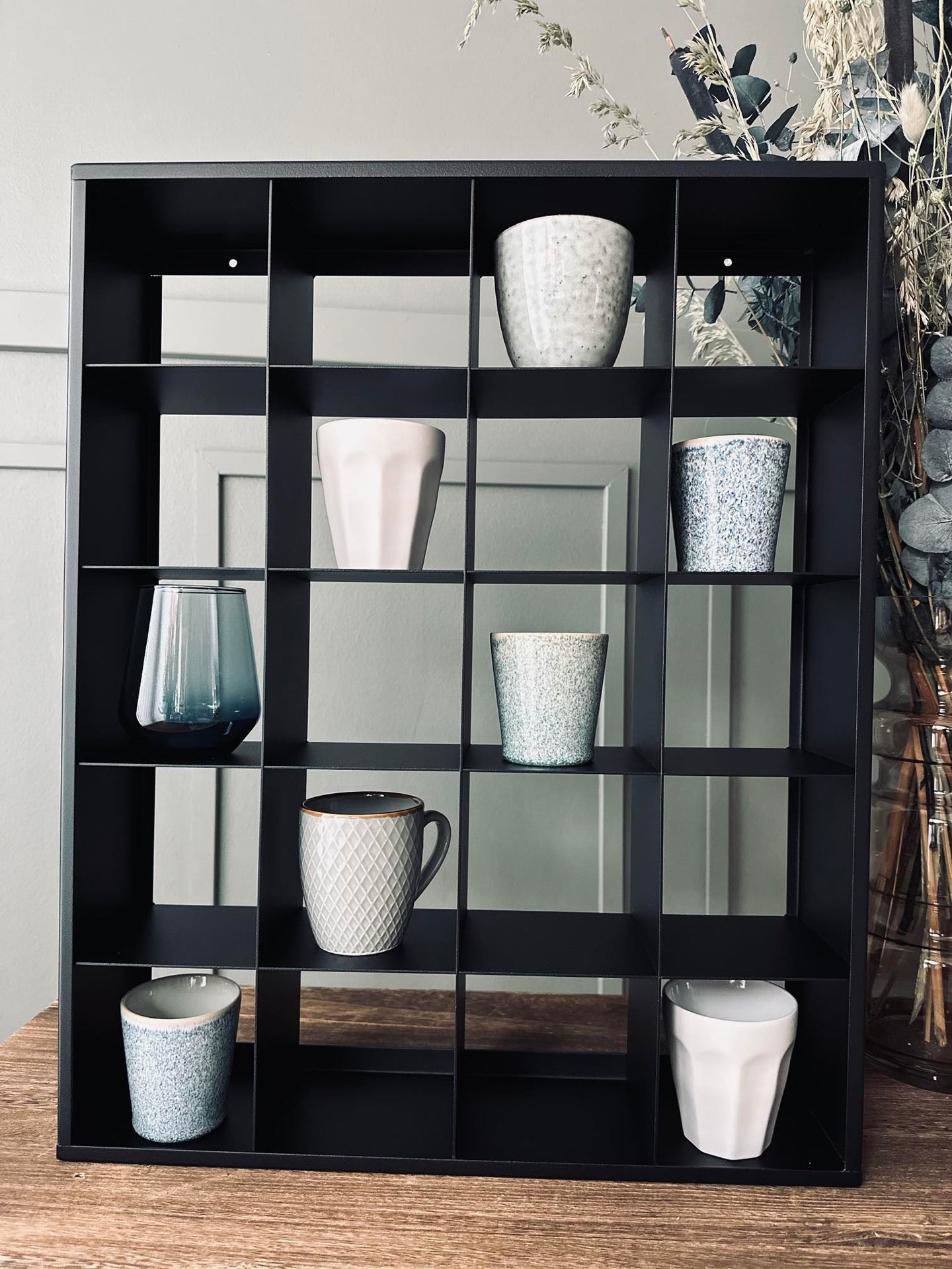 Mugshelf m. 20 fack
