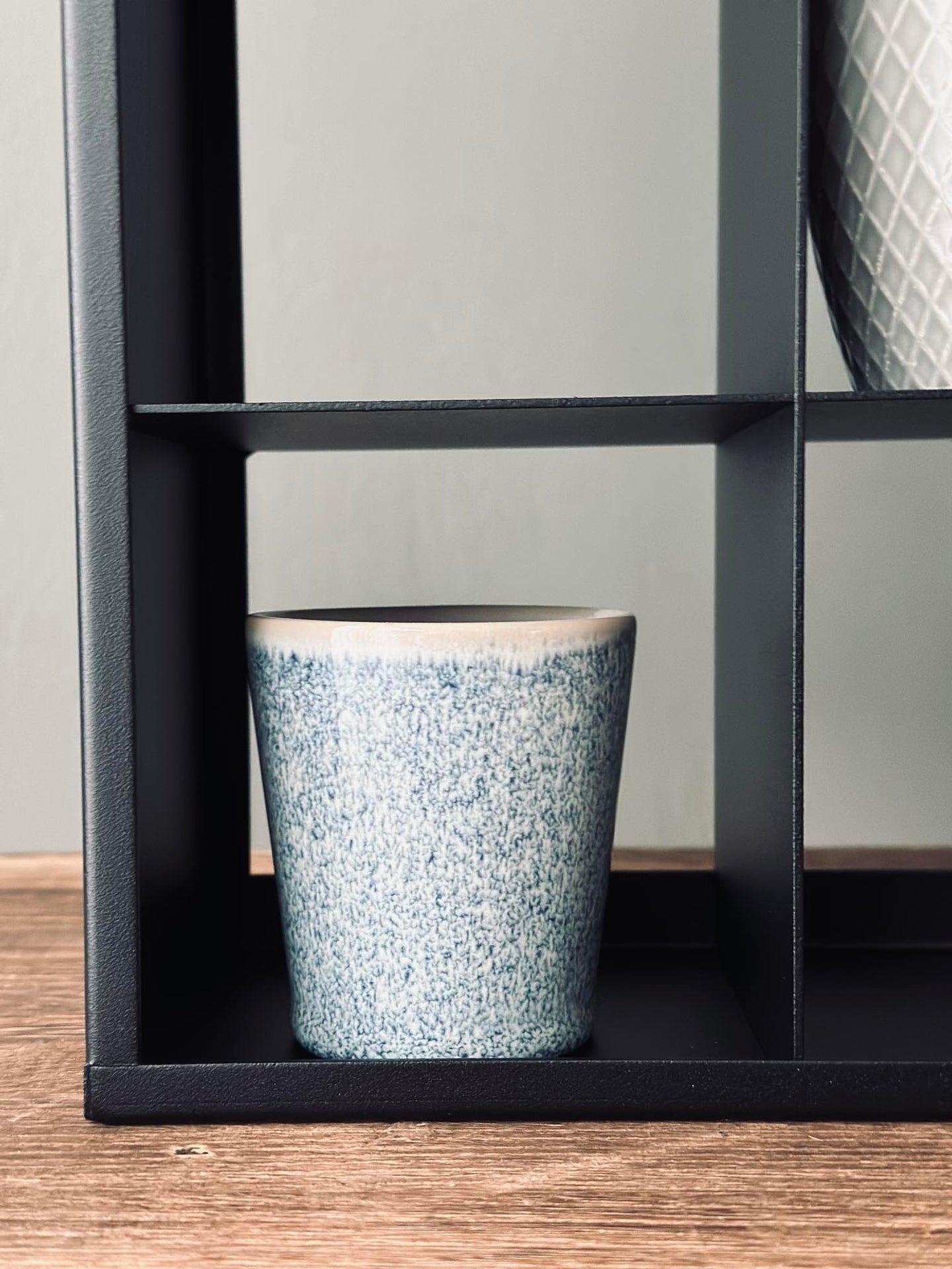 Mugshelf m. 20 fack