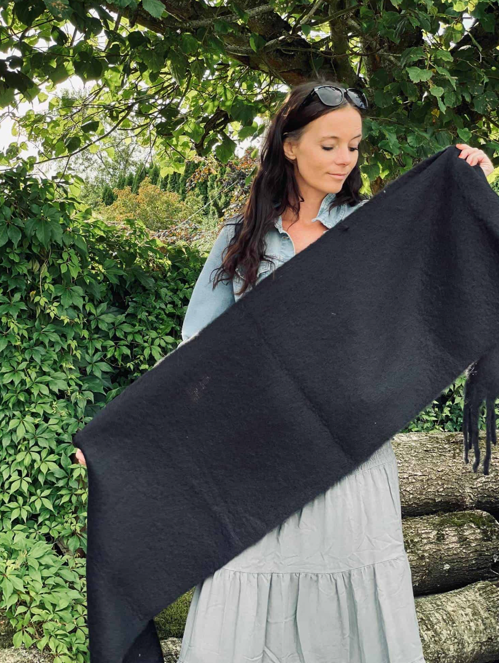 Halsduk Nora Black small