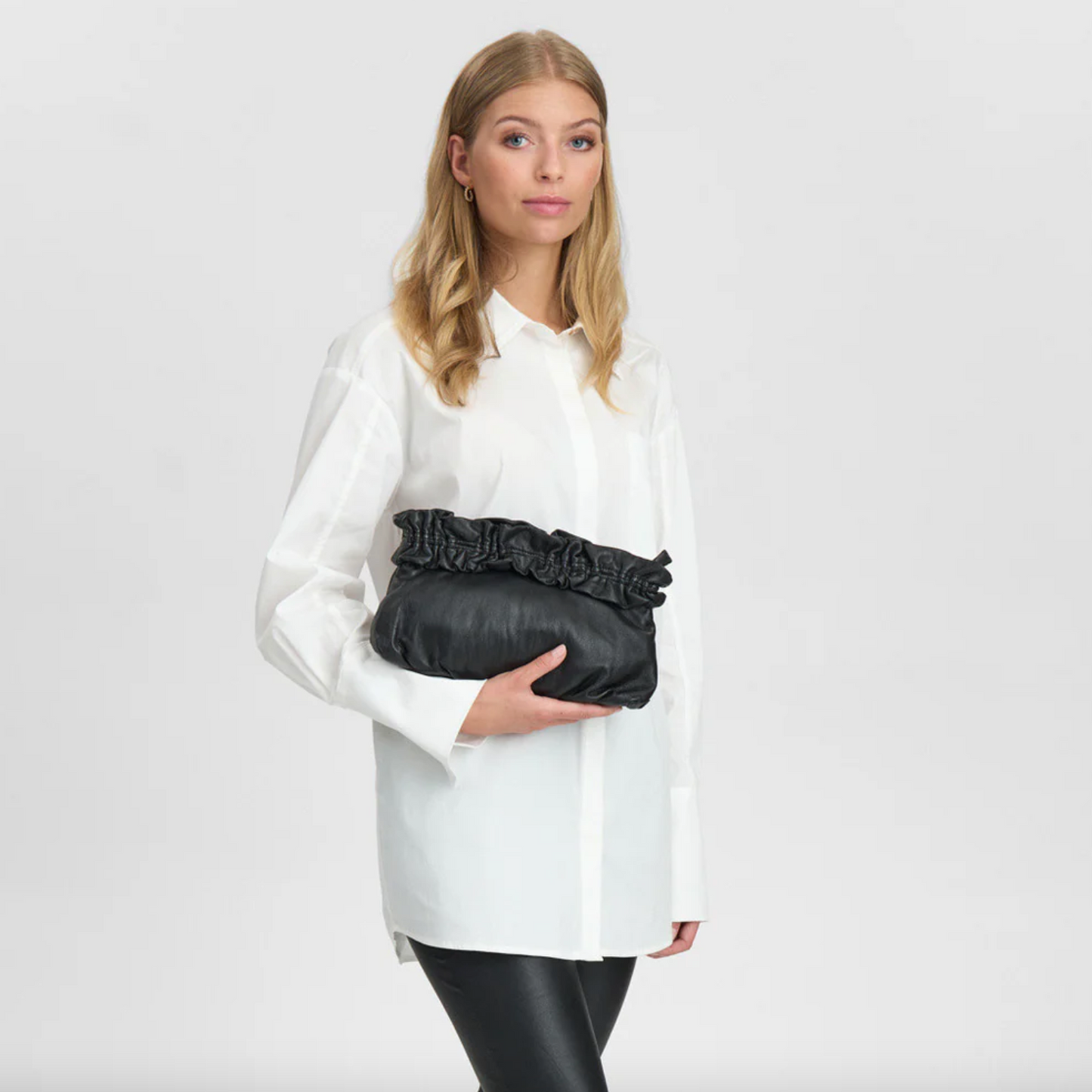 Clutch med volanger Nero