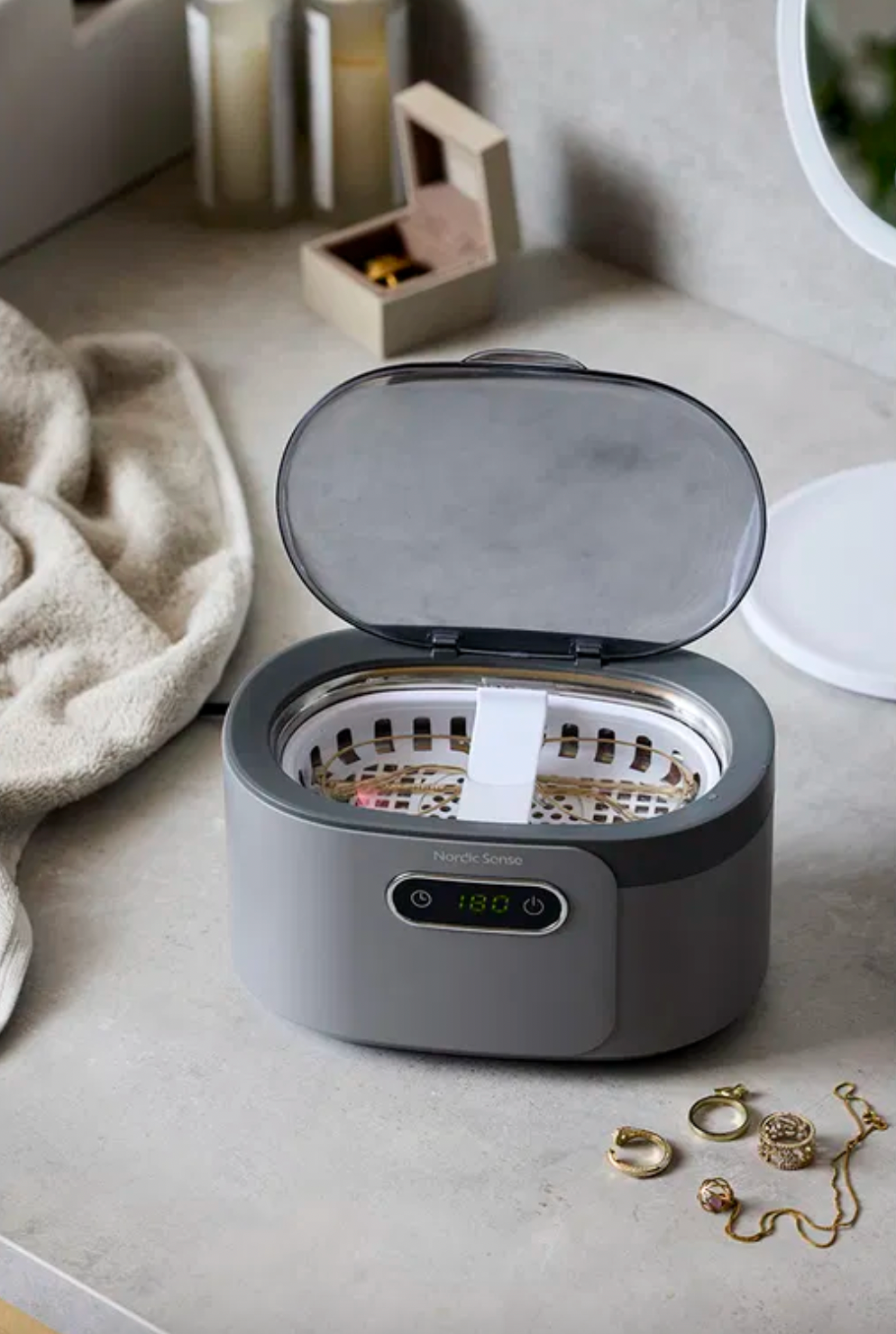 Ultraljudsrengörare för smycken och glasögon