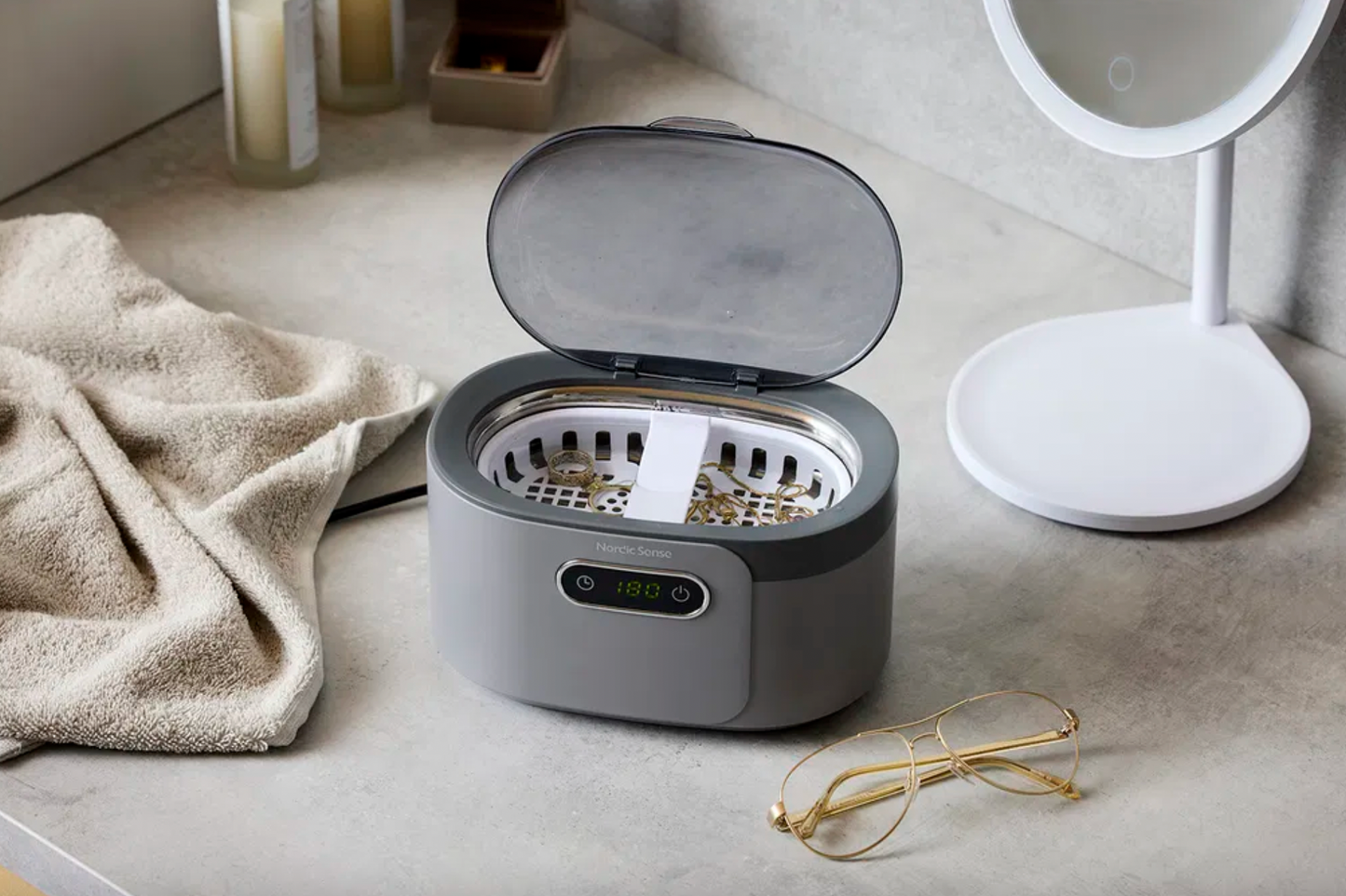 Ultraljudsrengörare för smycken och glasögon