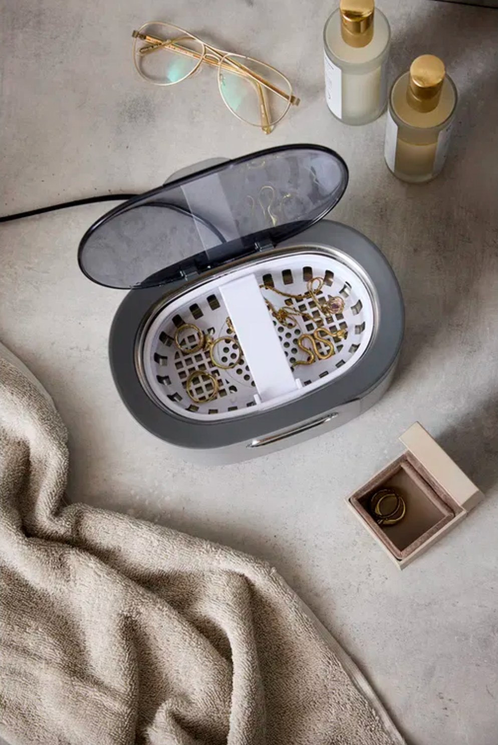 Ultraljudsrengörare för smycken och glasögon