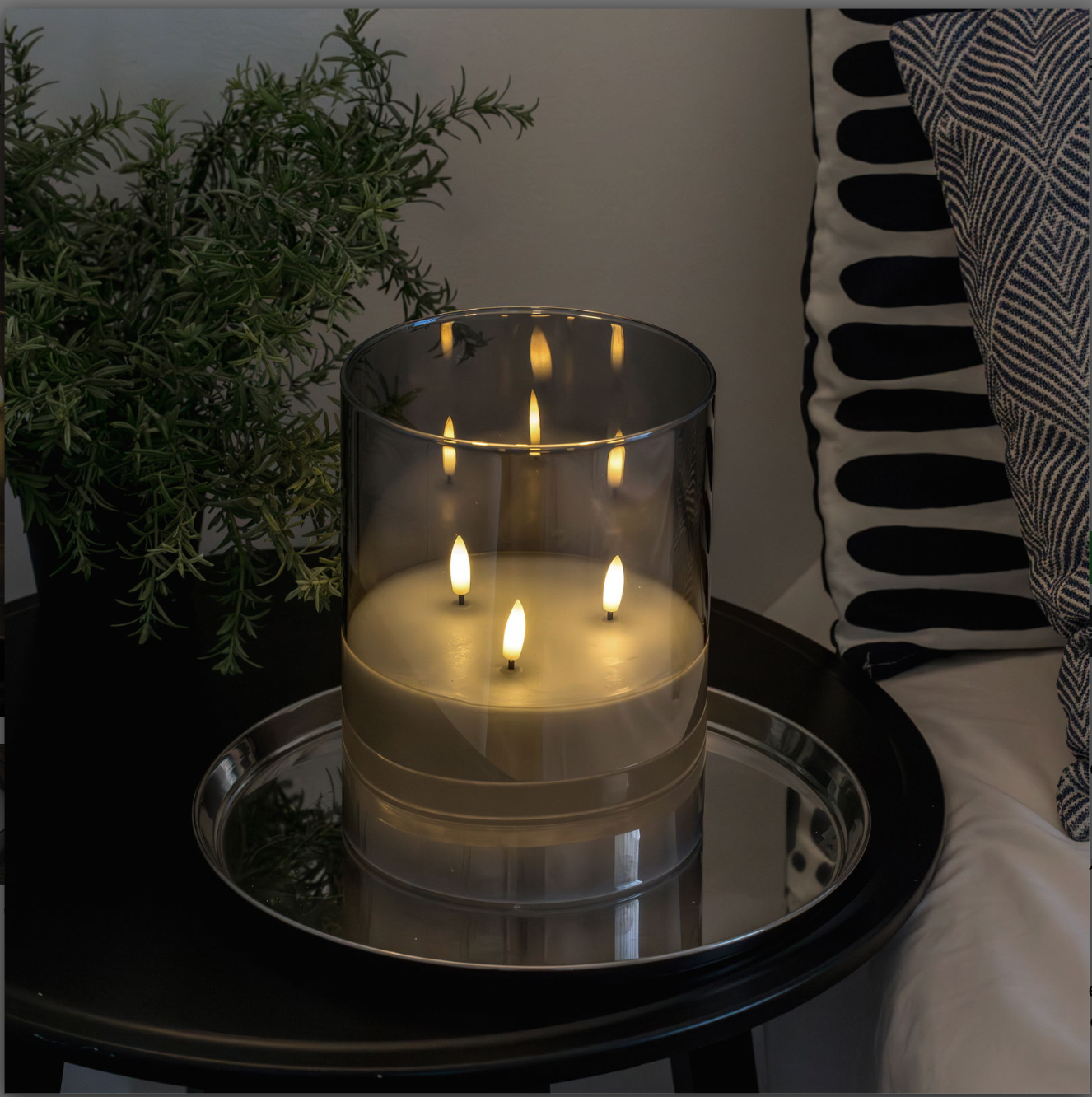 Stor LED-blockljus i glas med 3 vekar