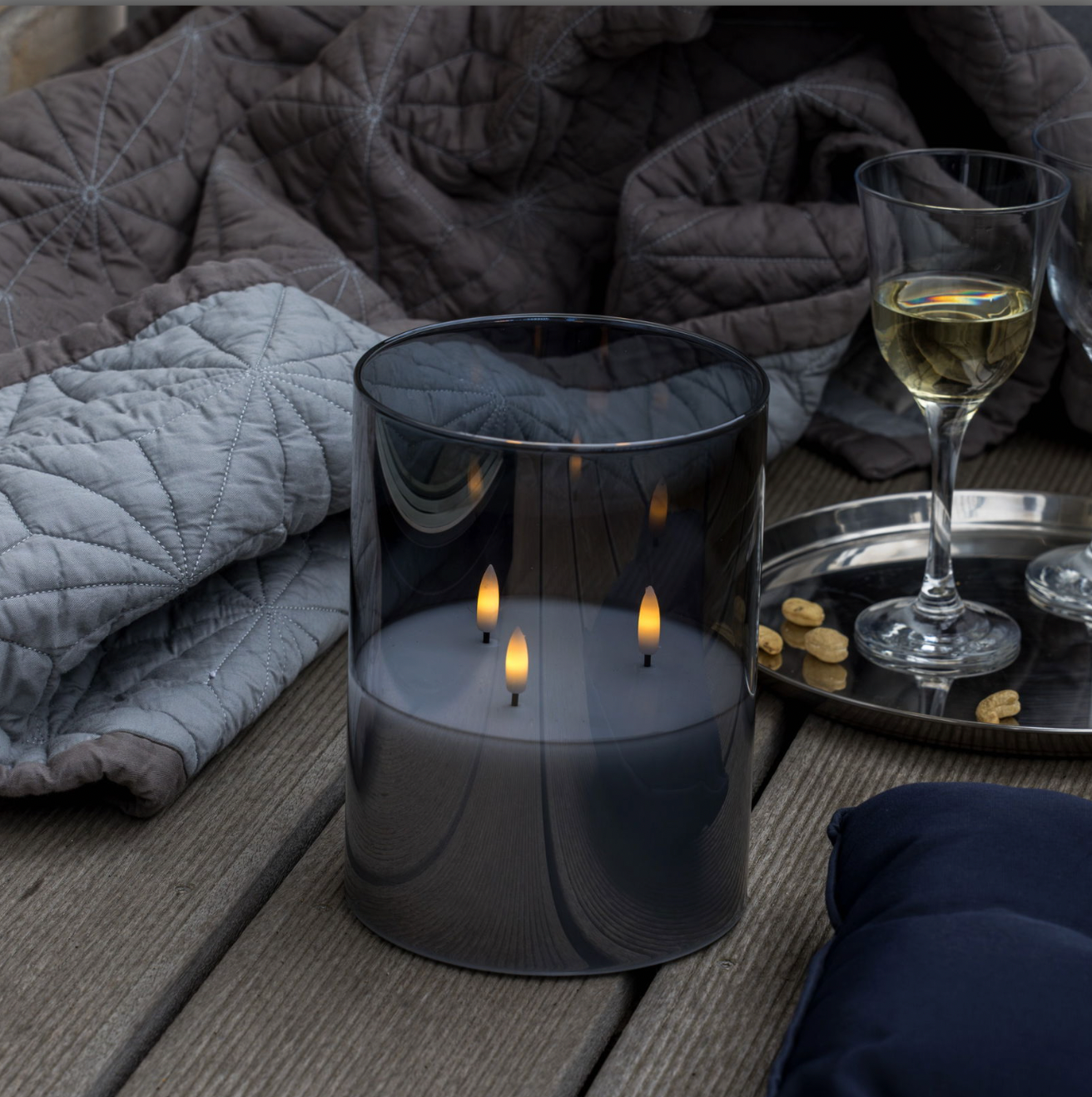 Stor LED-blockljus i glas med 3 vekar