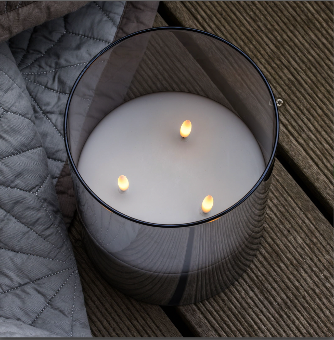 Stor LED-blockljus i glas med 3 vekar