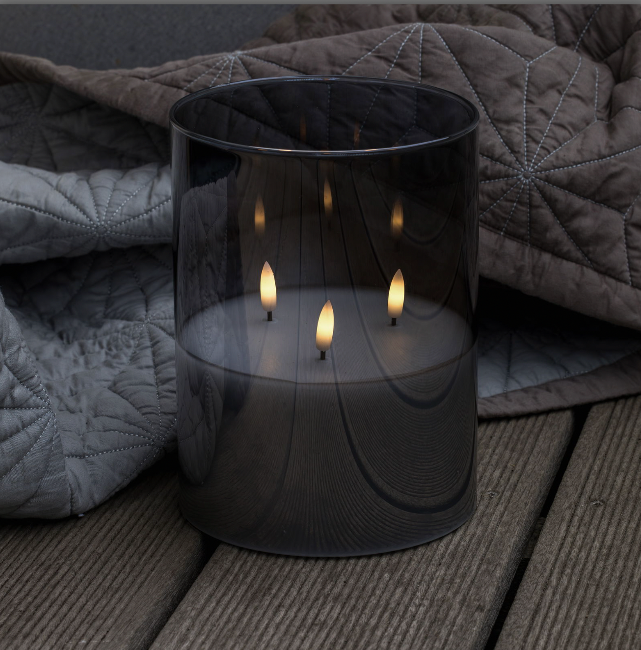 Stor LED-blockljus i glas med 3 vekar