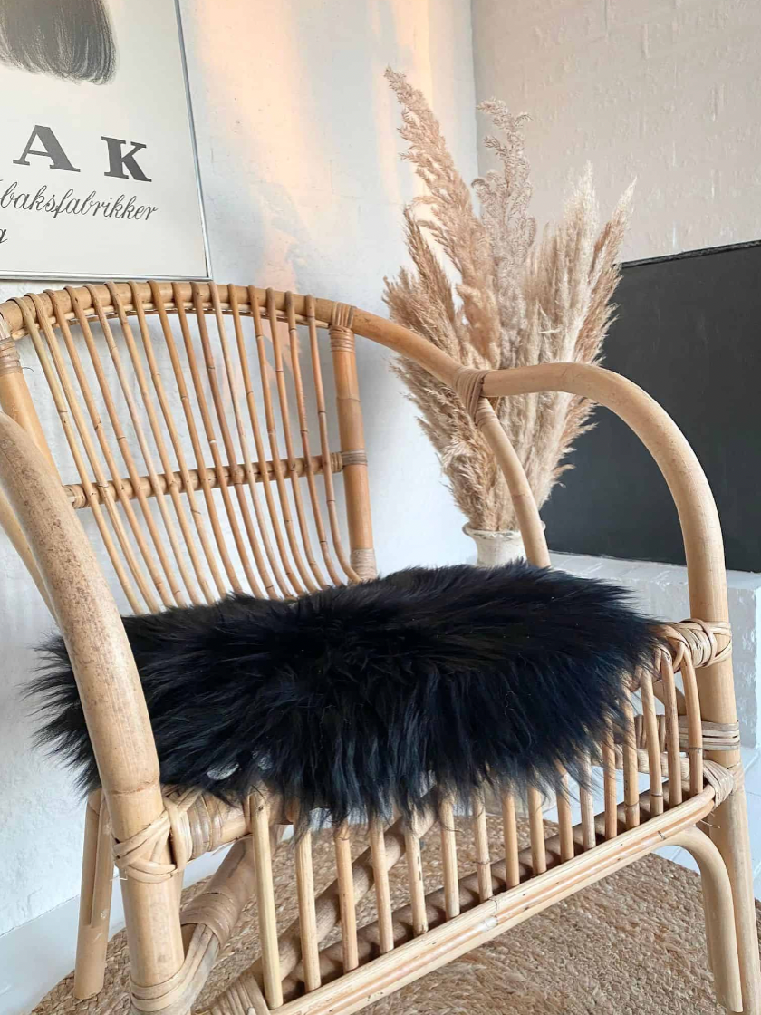 Sittskinn Ø 34 cm - Svart lammskinn