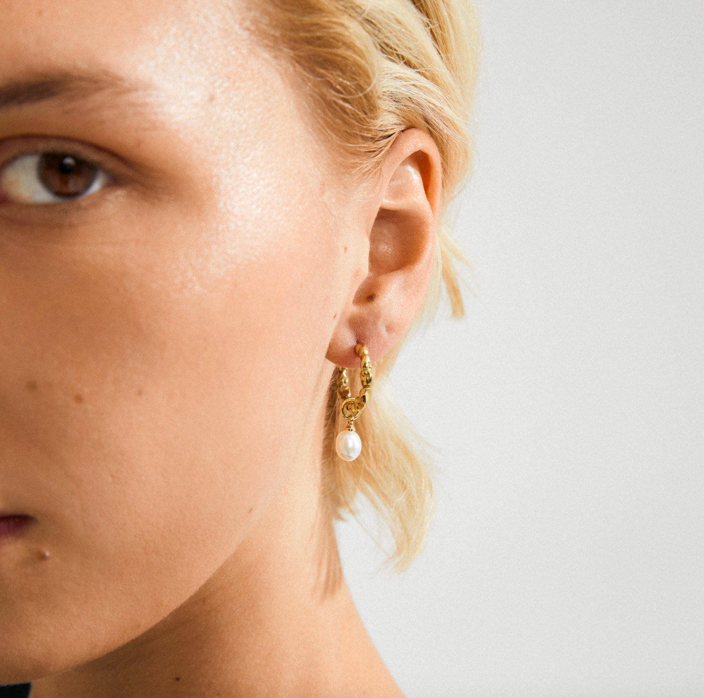 Örhängen med sötvattenspärlor