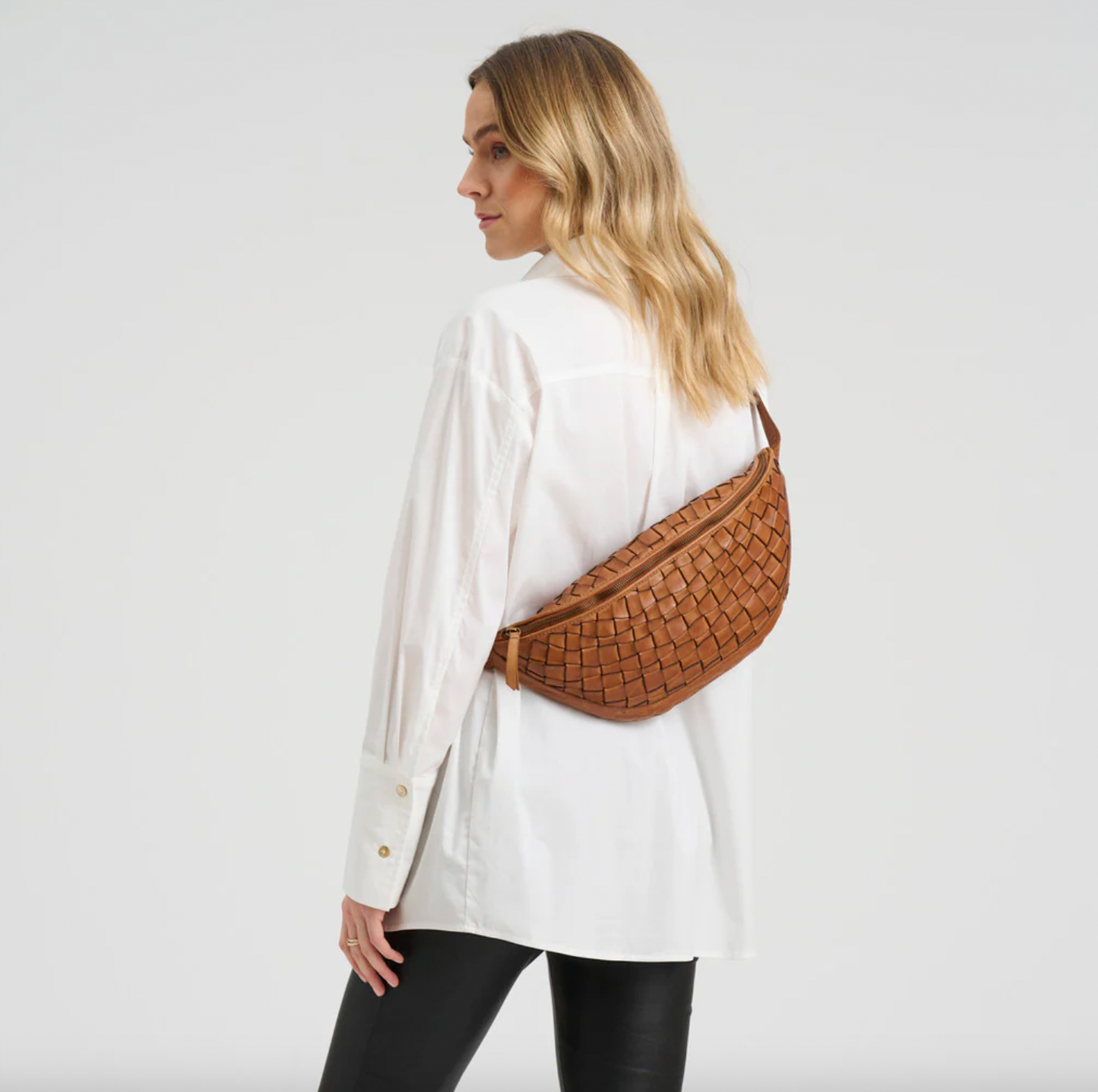 Warsaw bumbag i handflätat läder - Vintage cognac
