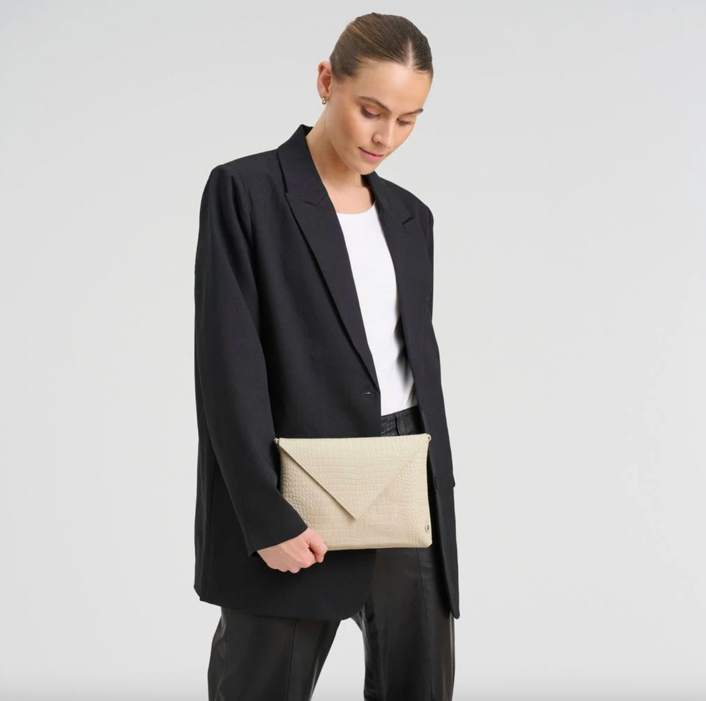 Clutch croco i skinn - Sand