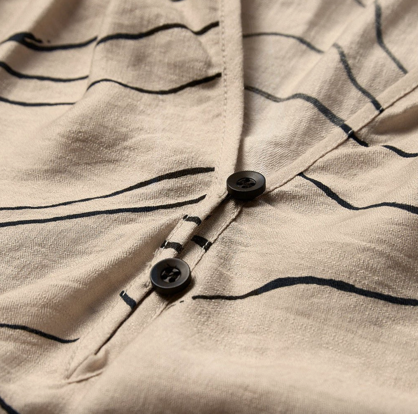 Blus Evy - Cream Graphic