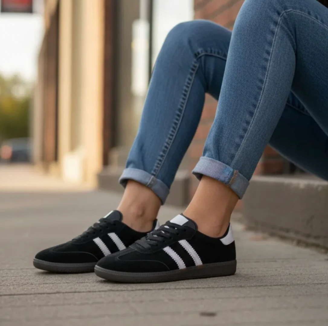 Sneakers black