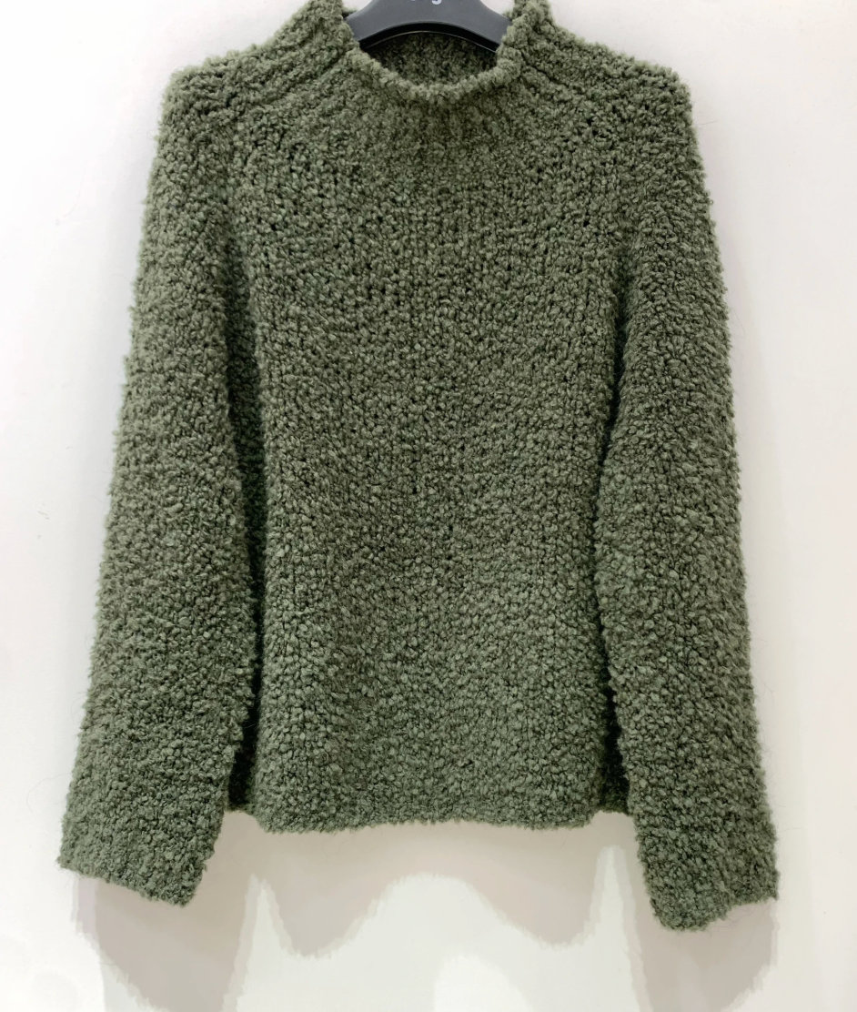 Stickad bouclé kaki