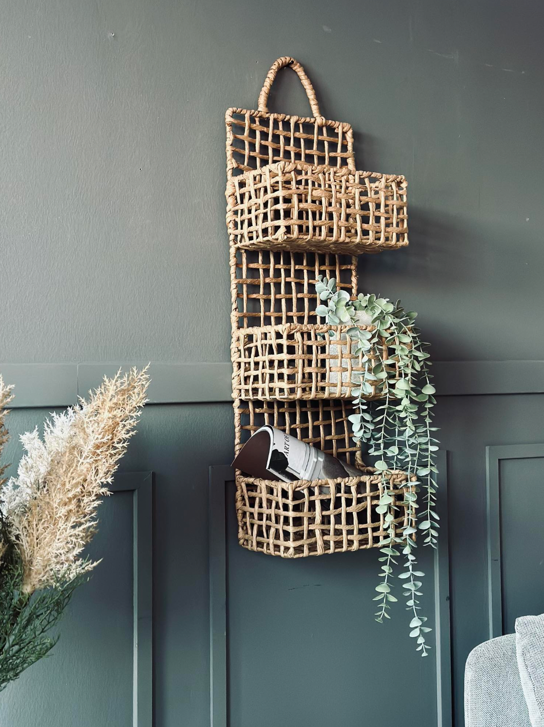 Vägghylla med 3 hyllor