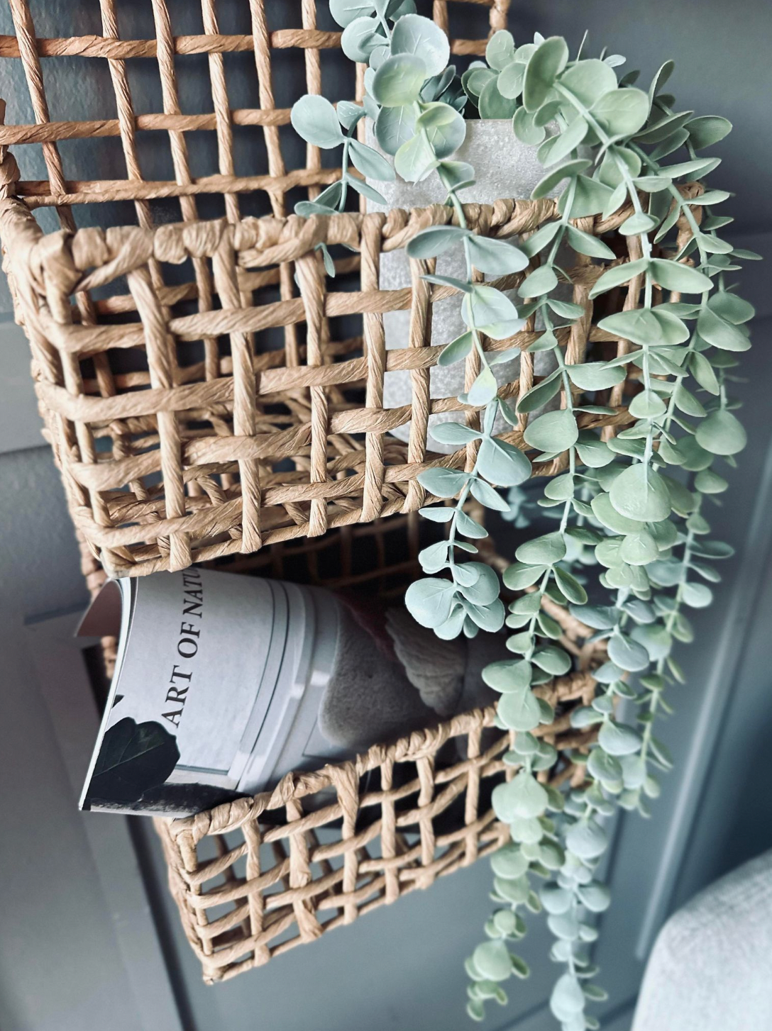 Vägghylla med 3 hyllor