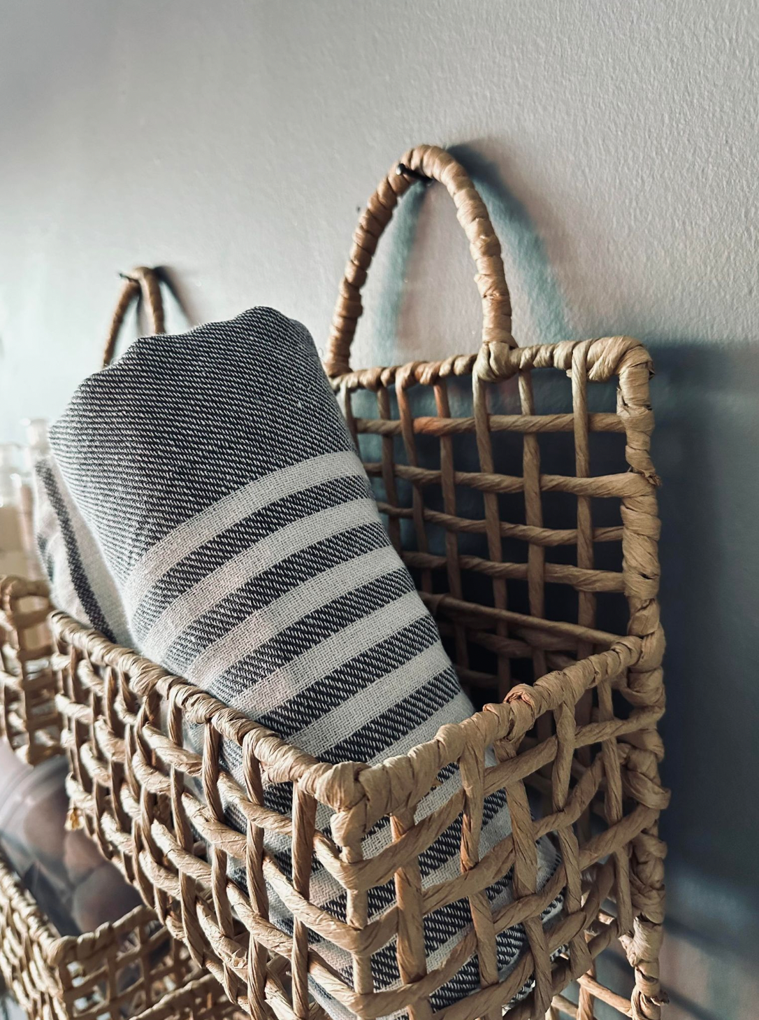 Vägghylla med 3 hyllor