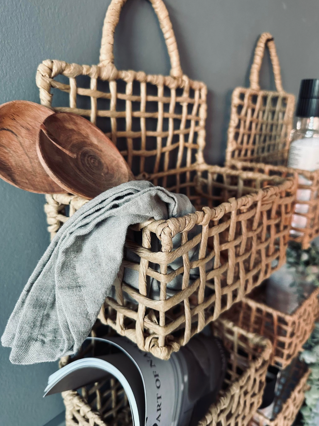 Vägghylla med 3 hyllor