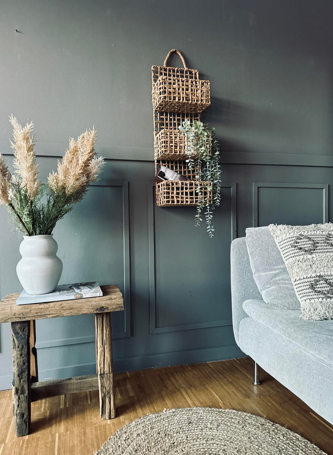 Vägghylla med 3 hyllor