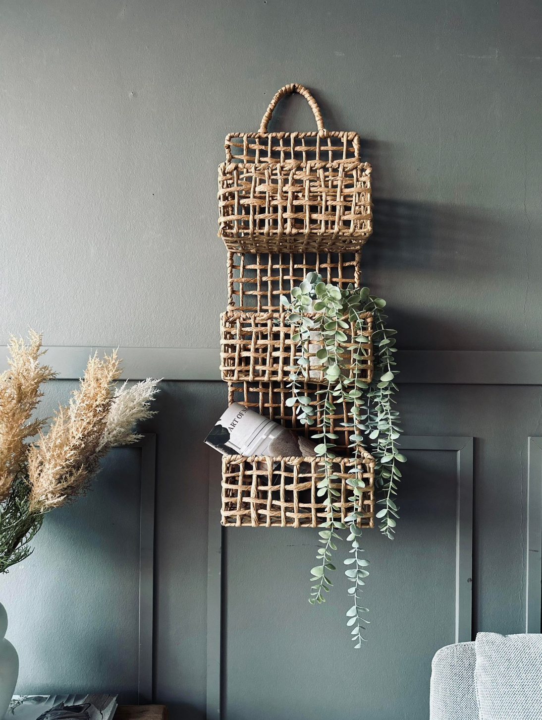 Vägghylla med 3 hyllor