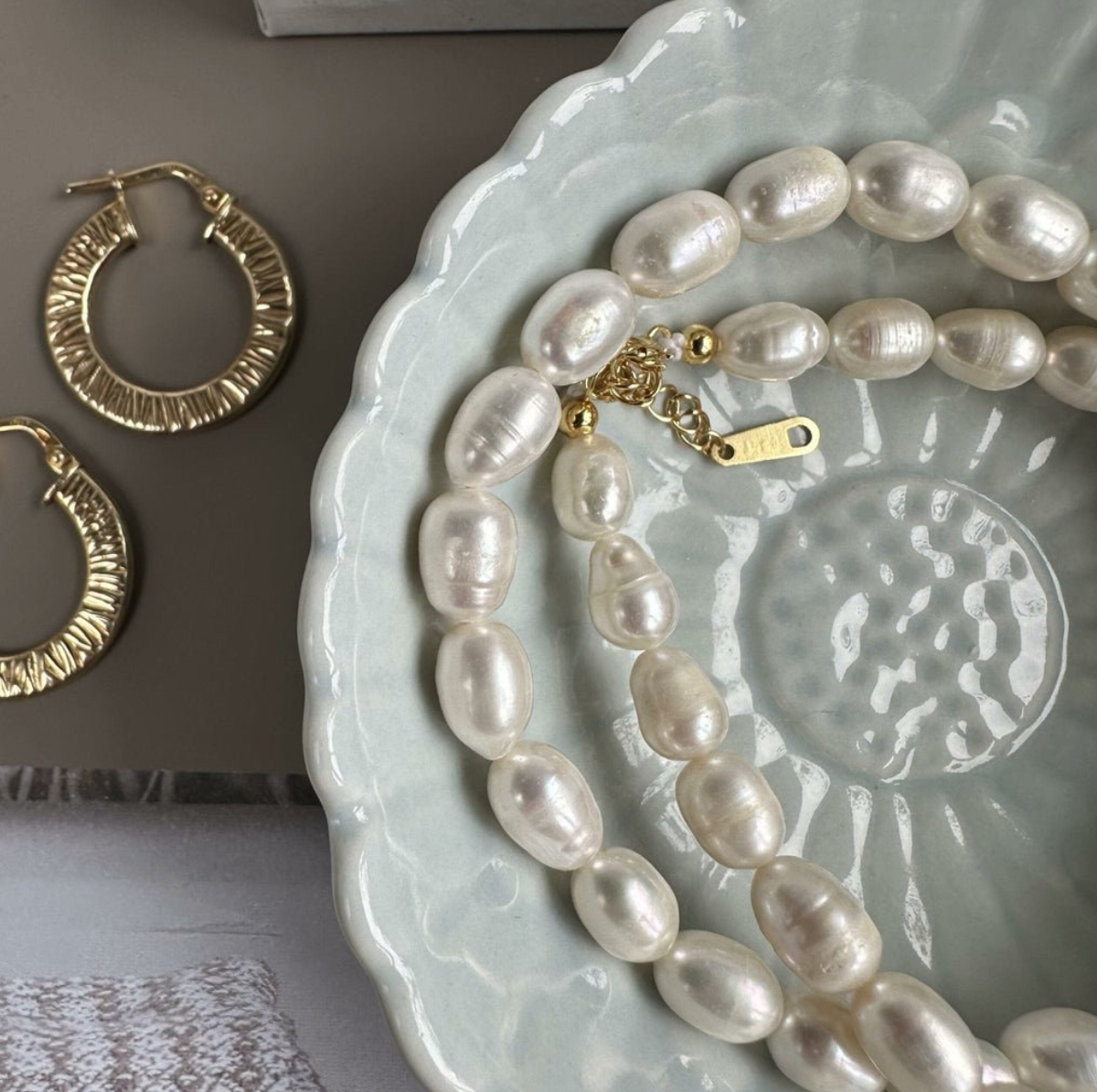 Halsband Tinka m. råvita sötvattenspärlor