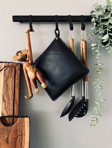 Grytvante med ficka - Svart läder