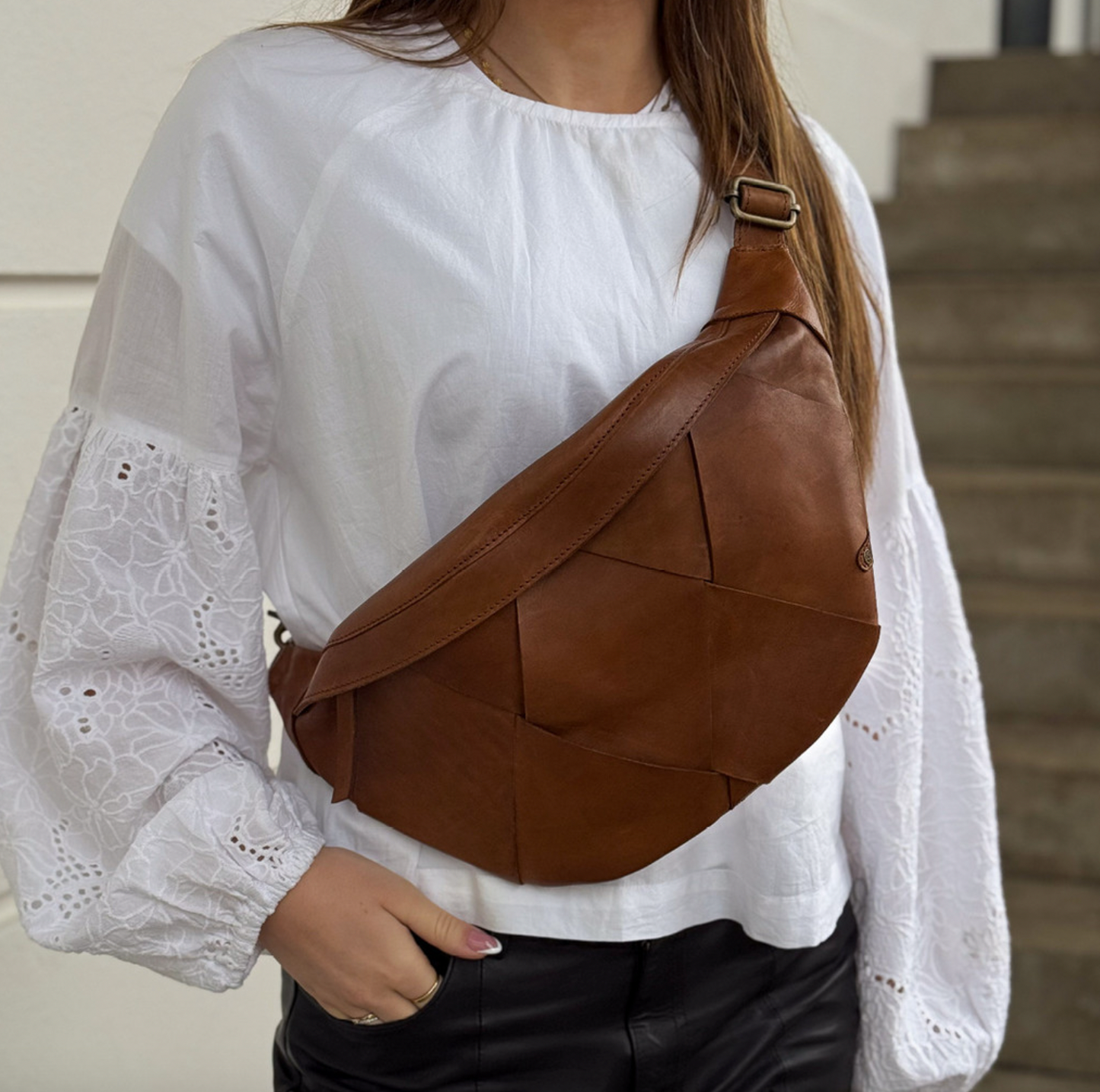 Exklusiv handflätad bumbag - Cognac
