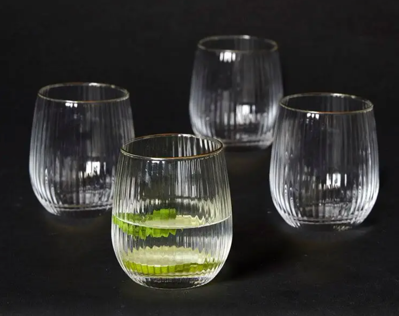 Vattenglas med räfflad design och guldkant - 4 st.