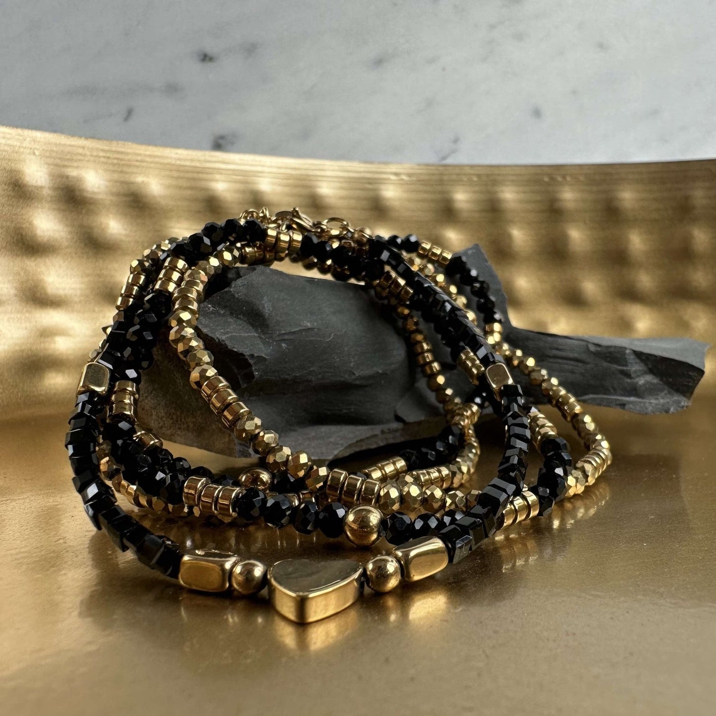 Armbånd Black MICHELLE hjerte – 5 armbånd - VIAMAJA.DK