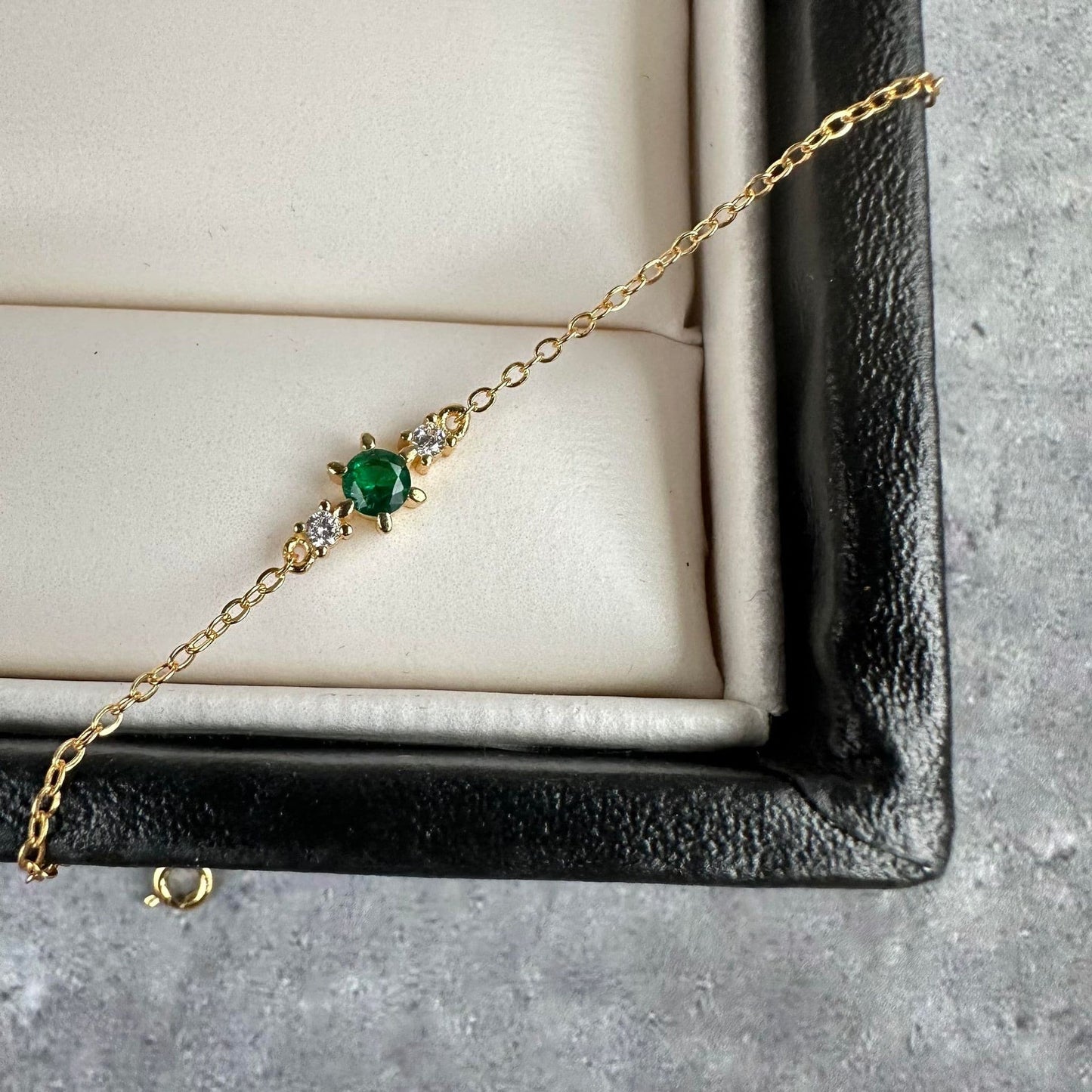 Armbånd Gia m. 3 Zirkoner - Forgyldt sterling sølv - VIAMAJA.DK