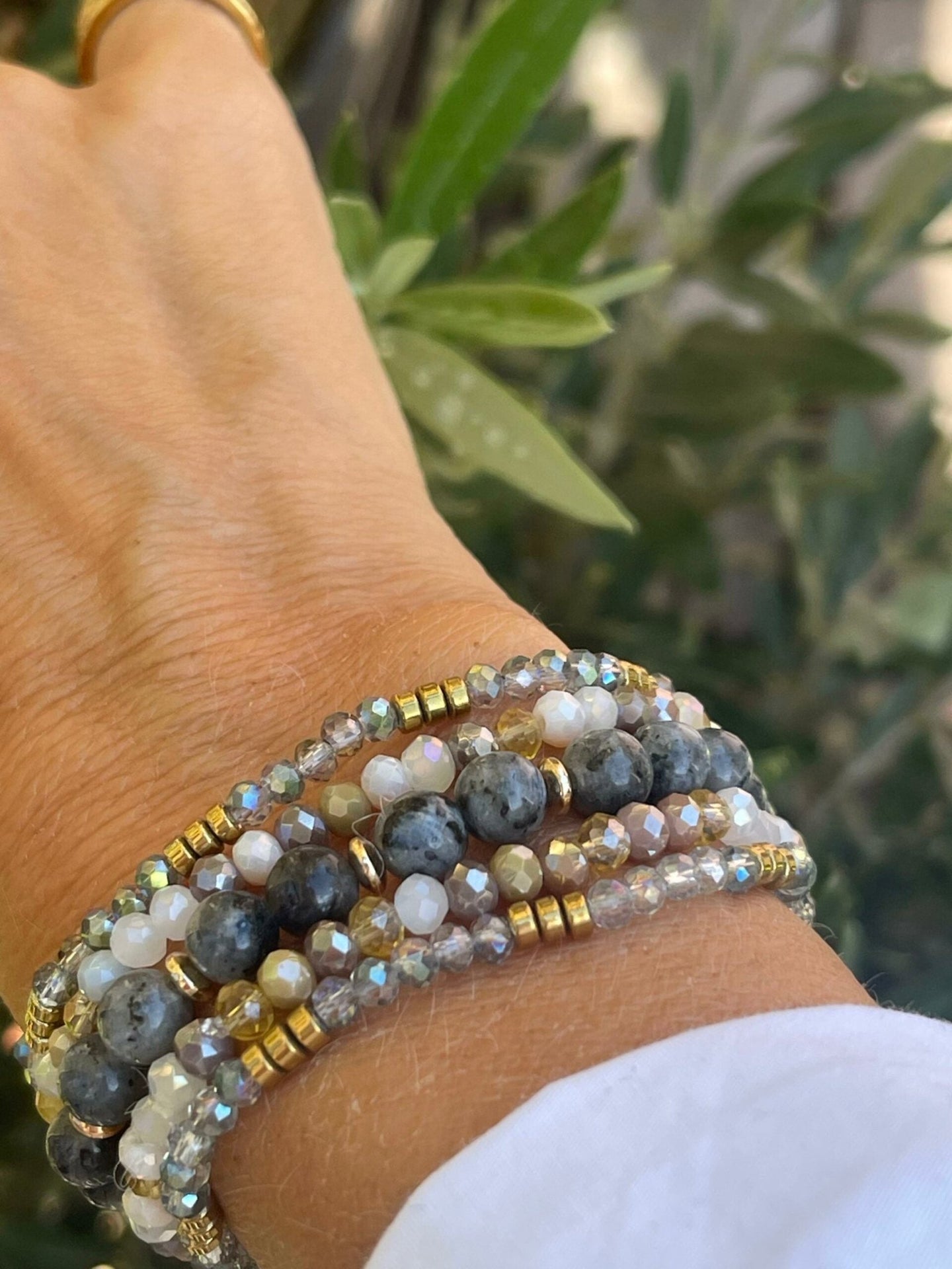 Armbånd MICHELLE Stone – Sæt med 5 armbånd - VIAMAJA.DK