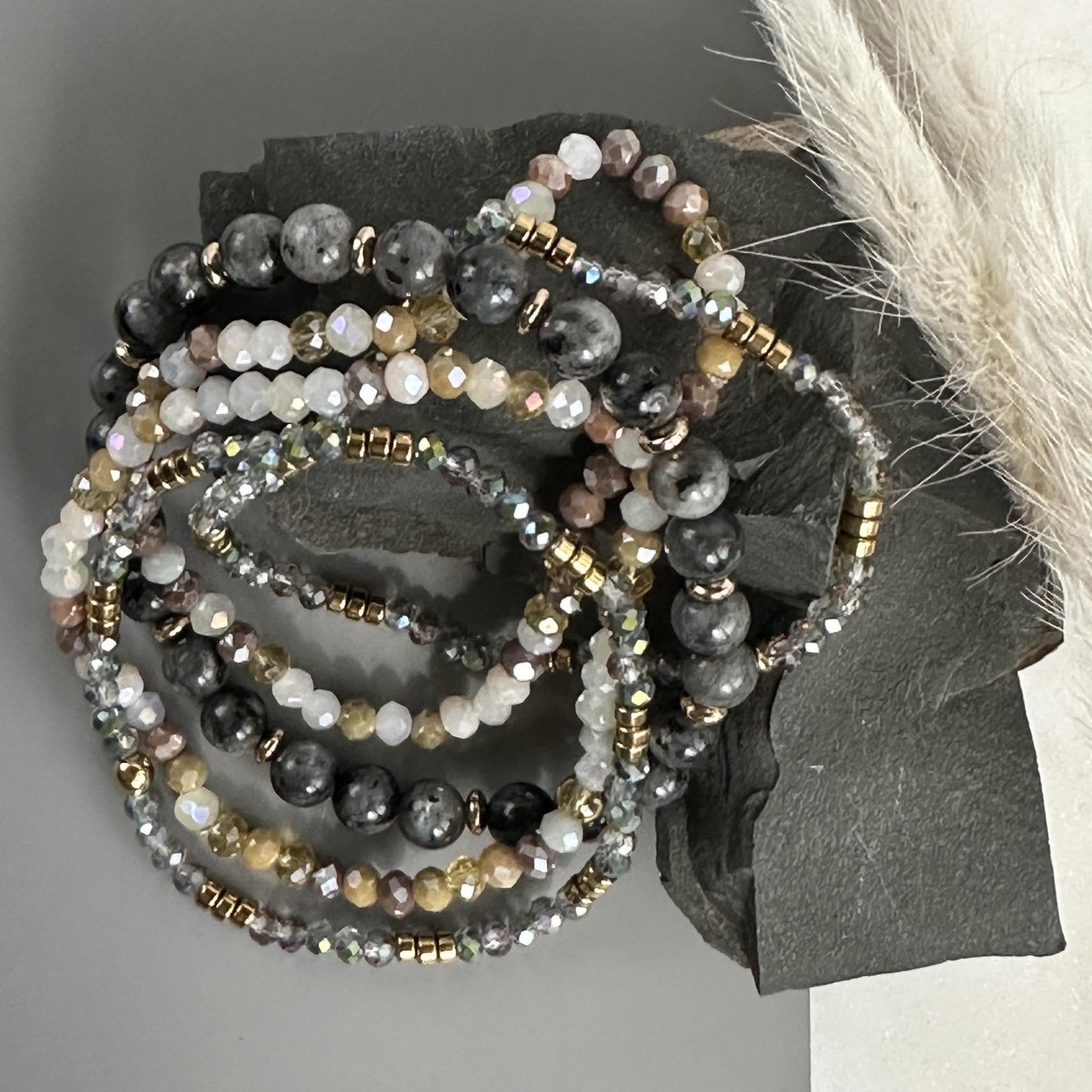 Armbånd MICHELLE Stone – Sæt med 5 armbånd - VIAMAJA.DK