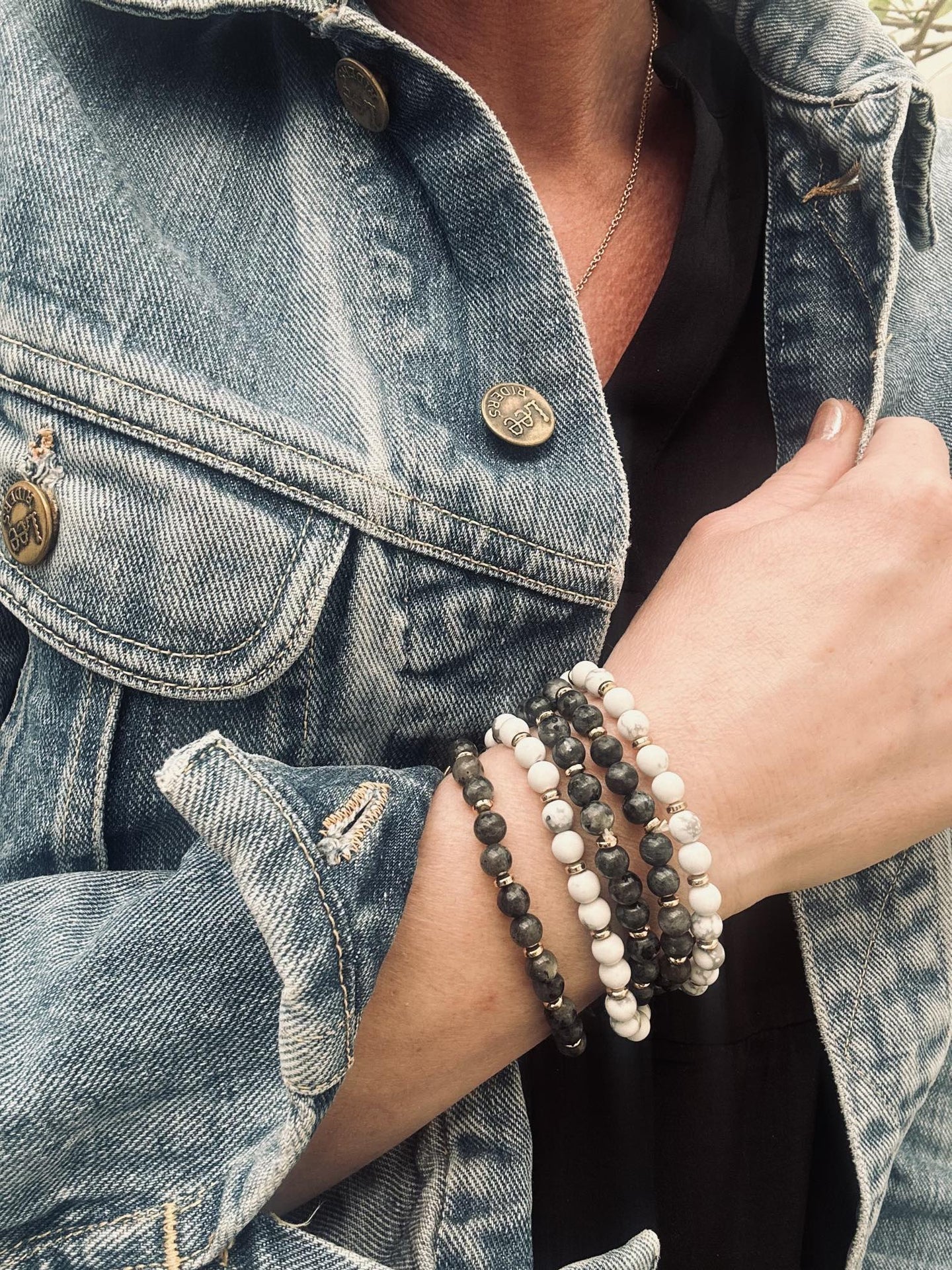 Armbånd Mollie – White / Grey - VIAMAJA.DK
