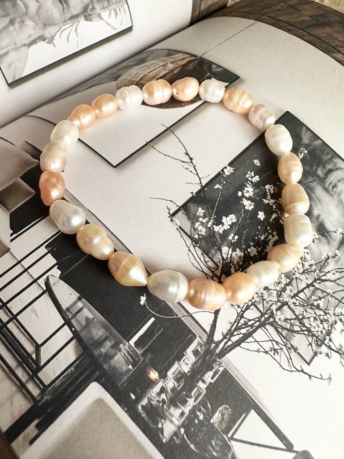 Armbånd Nadia m. 5mm ferskvandsperler – Beige mix - VIAMAJA.DK