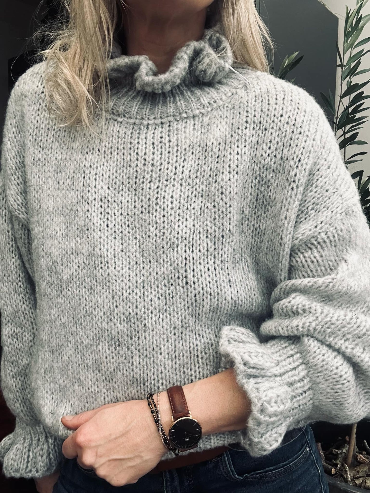 Stickad Nina - Grå
