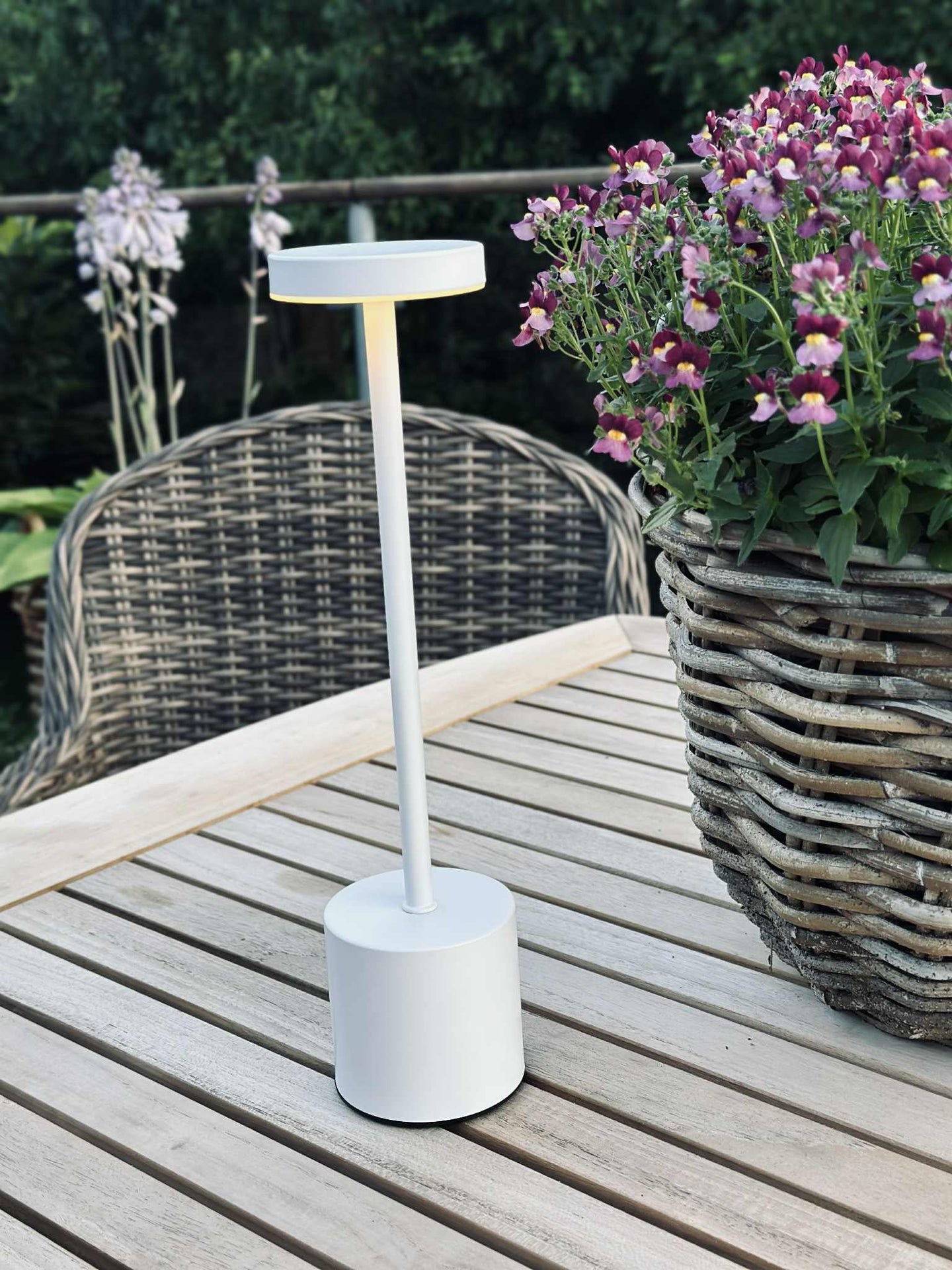 LED bordslampa KELLY Vit - uppladdningsbar