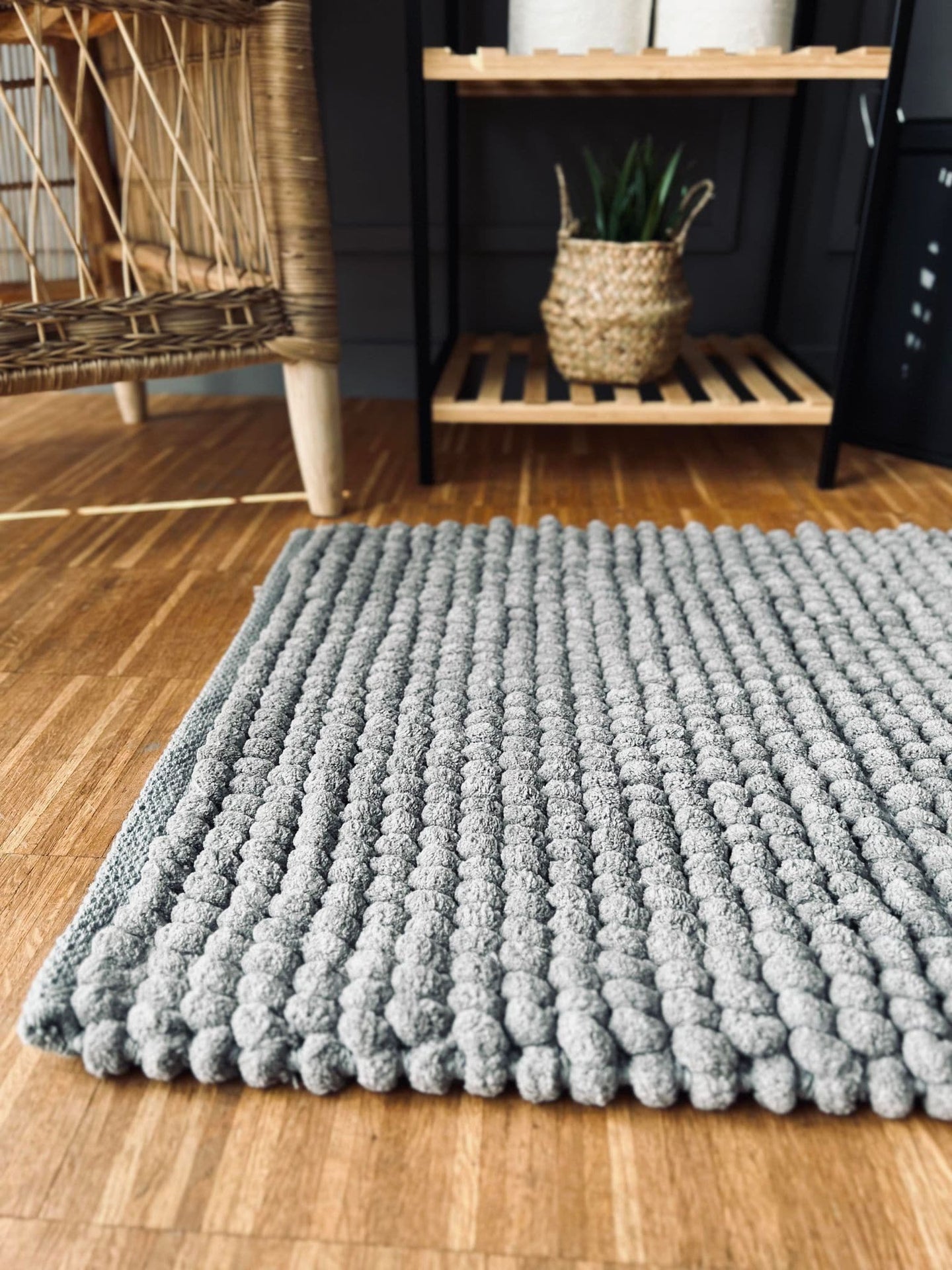 Bademåtte - Grå DOTS 50x80cm - VIAMAJA.DK