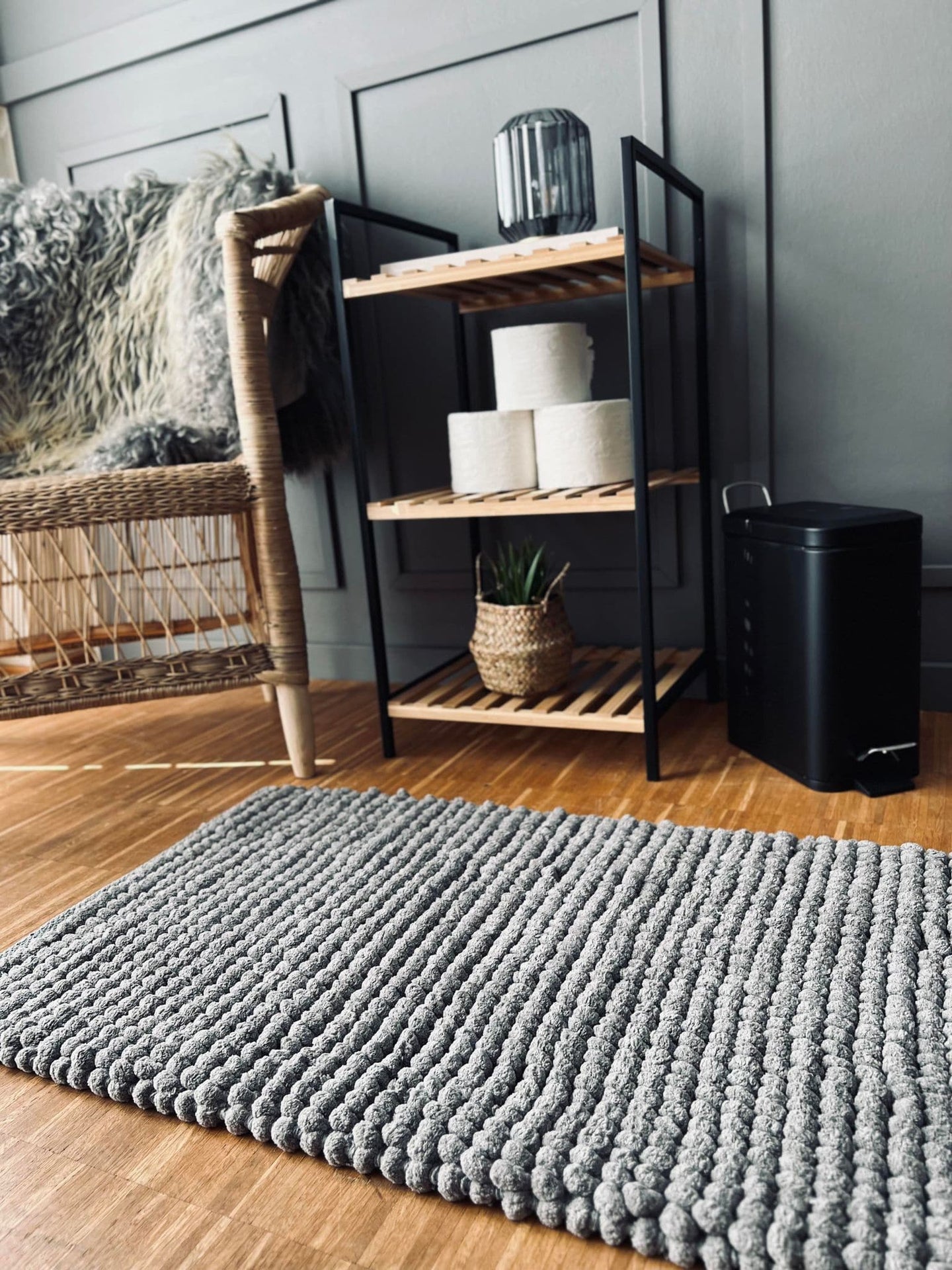 Bademåtte - Grå DOTS 50x80cm - VIAMAJA.DK